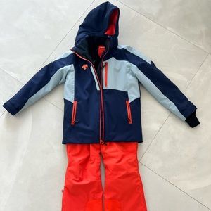 Excellent condition Descente boys coordinated ski outfit. Size 10.